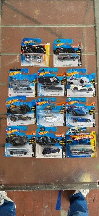 Hot Wheels 1:64 - Modelauto (11) - Batmobile (varie, Nieuw