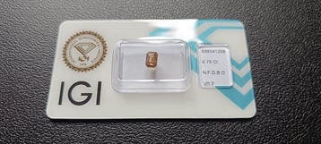 1 pcs Diamant (Natuurlijk gekleurd) - 0.75 ct - Smaragd -, Nieuw