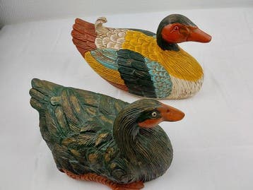 Lokeend - Set van twee handgesneden en handgeschilderde, Antiek en Kunst