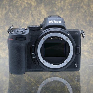 Nikon Z5 Body slechts 1776 clicks - Tweedehands, Accu, Ophalen of Verzenden, Zo goed als nieuw, Nikon