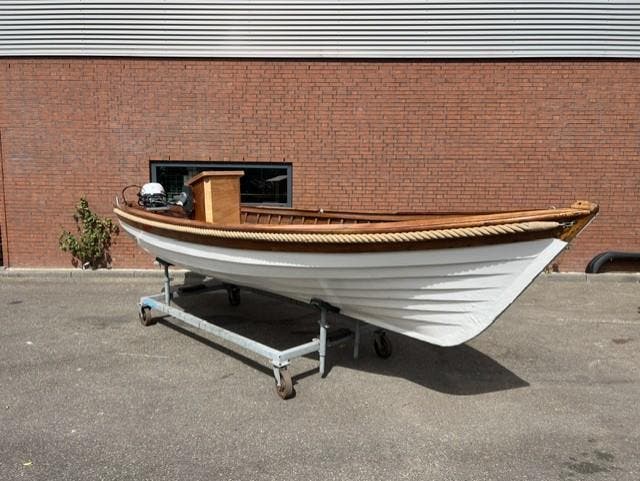 Prachtige klassieke sloep met nieuwe Selva/Yamaha 9.9 PK