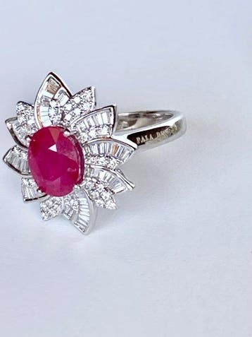 Pala Diamond - Ring - 18 karaat Witgoud - 3.09ct. tw. Robijn, Nieuw