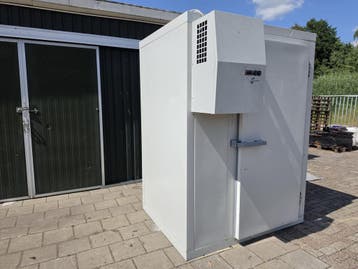 Vriescel 156 x 121 x 210 cm stekker klaar, Nieuw in verpakking, Koelen en Vriezen