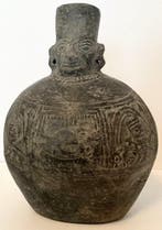 Voorwerp uit de Chimu-cultuur met krijgers en maan-dier -