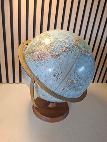Authentieke Vintage Replogle Wereldbol met 3D-Reliëf –