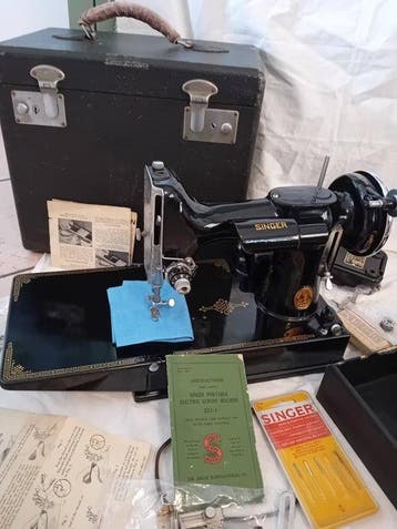 Singer Featherweight 221-1 (1950s) Naaimachine - Aluminium