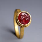 Oud-Romeins Goud Ring met granaatintaglio van Socrates