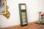 Vitrine - Wandkast met klok en drie planken. - Hout, Zilver,