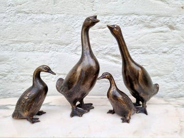 Beeldje - Beeldje - A goose family (4) - Brons - Brons