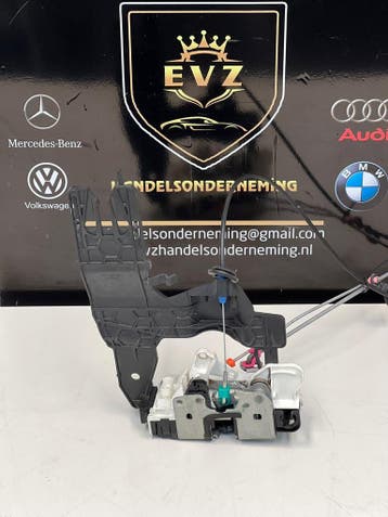 Dodge Ram 1500 Deurslot aandrijving motor links voor 2014, Gebruikt, Voor, Dodge