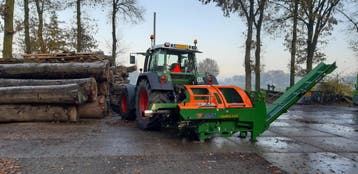 Zaag-kloofmachines te huur voor zagen en kloven van stammen
