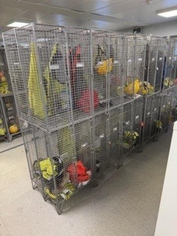 PARTIJ goed ventilerende lockerkasten / gaaslockers 4-deurs, Ophalen of Verzenden, Gebruikt