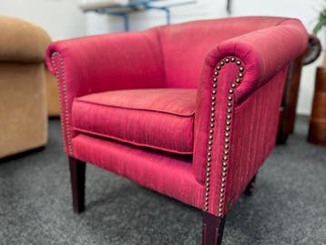 Aktie ! Rood of Zilver Zijde Chesterfield Stoel / club chair, Ophalen, Zo goed als nieuw, Leer, Chesterfield