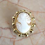Antiek gouden broche met camee, Gebruikt, Overige kleuren, Ophalen of Verzenden, Met edelsteen