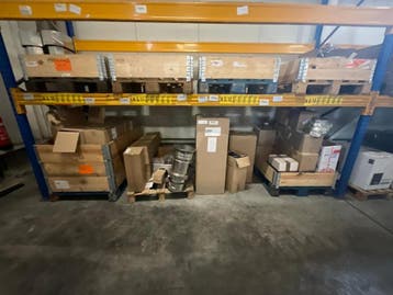 Online veiling: Diverse RVS luchtkanaalonderdelen in houten, Nieuw