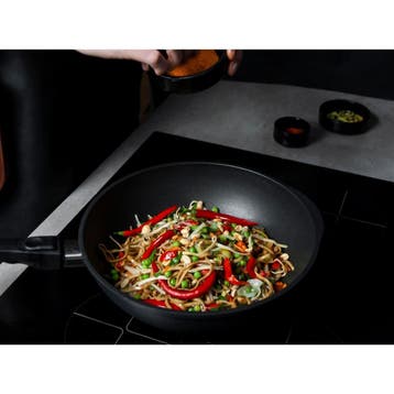 AMT Gastroguss Grote aluminium wok – inductie geschikt –, Huis en Inrichting, Keuken | Potten en Pannen, Ophalen of Verzenden