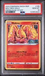 Staff Moltres (SWSH 185) PSA 10, Ophalen of Verzenden, Nieuw