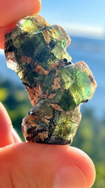 Fluoriet Kristalcluster - Hoogte: 5.5 cm - Breedte: 3.7 cm-