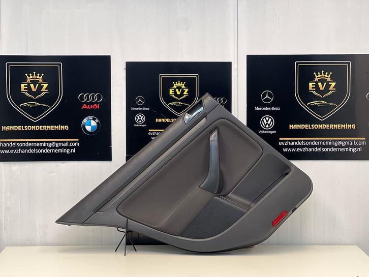 VW Golf V bekleding deurpaneel links achter 2004 1K6867211, Auto-onderdelen, Interieur en Bekleding, Gebruikt, Volkswagen