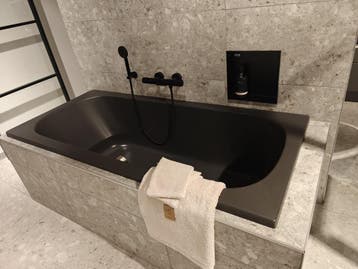 Xenz Aruba antraciet ligbad 180x80cm incl. kraan 0014 0056, Doe-het-zelf en Verbouw, Sanitair, Ophalen, Nieuw, Bad