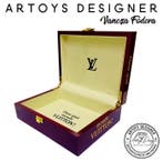 Vanessa Fodera (1981) - DANS QUEL MONDE VUITTON ! Luxury Box