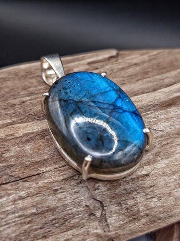 Uniek sieraad van 925 zilver met blauwe labradoriet,