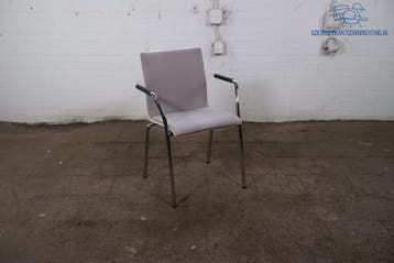 Casala kantinestoel lichtgrijs gestoffeerd wit kuip, Huis en Inrichting, Stoelen, Verzenden, Gebruikt, Overige materialen