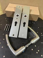 Massief veiligheidsbeslag kruk-kruk PC55 of PC72 NEW € 27.95, Ophalen of Verzenden, Nieuw, Overige materialen, Klink of Kruk