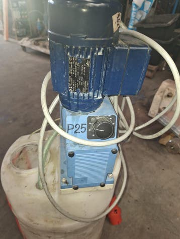 Doseerpomp met 25 L Tank, Ophalen