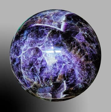 Gepolijste bol van amethist - Hoogte: 110 mm - Breedte: 110