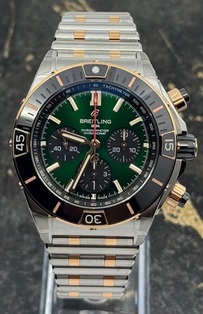 Breitling Super Chronomat B01 44mm - Green Dial - Gold/Steel, Sieraden, Tassen en Uiterlijk, Horloges | Heren, Goud, Nieuw, Goud
