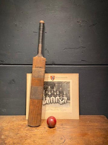 1930 - Antique Cricket bat - cricket ball - Don Bradman, Verzamelen, Nieuw