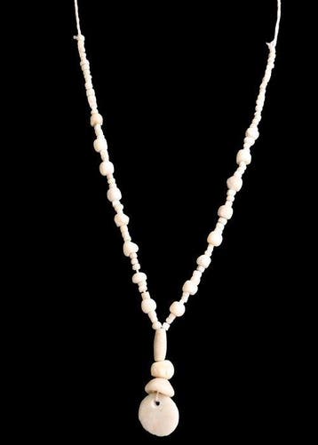 West-Aziatisch Witte Hardsteen en Schelp Kralenketting