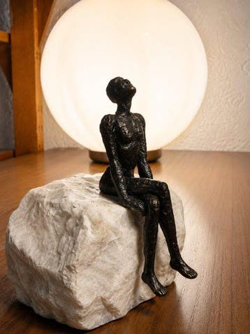 sculptuur, Looking at the Sky” – Handgemaakt bronzen