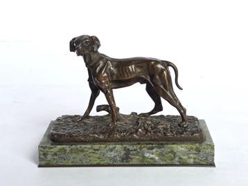 Brons sculptuur van een jachthond op marmeren...