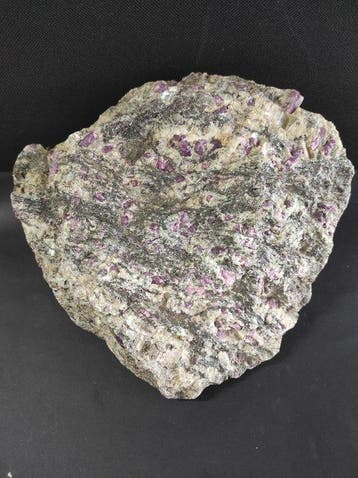 Robijn Kristallen op matrix - Hoogte: 10 cm - Breedte: 20
