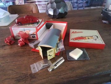 Schuco - Modelauto (2) - Schuco garage set met auto - 100 %