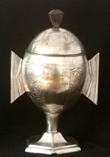 Kom - Fascinating Art Deco Trophy-Cup (1933) - Oriental