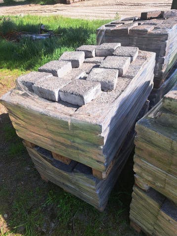 ongeveer 80m2   Koperslakkeien op pallet gepakt, Gebruikt
