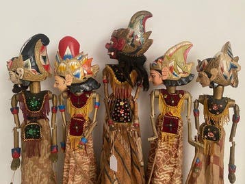 Wayang golek (5) Java - Hout, Batik textiel - 2e helft 20e