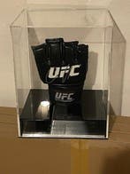 Conor McGregor - Gesigneerde ingelijste UFC-handschoen, Nieuw