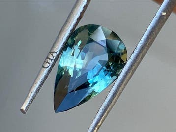 1 pcs Groen, Blauw Saffier - 2.89 ct - Gemological Institute, Nieuw