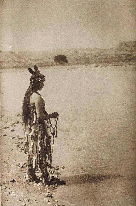 Edward Sheriff Curtis (1868-1952) - A Lonely Figure Despite, Antiek en Kunst, Kunst | Designobjecten