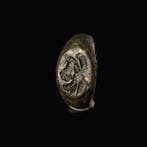 Oud-Romeins Brons Zegelring met borstbeeld van Zeus