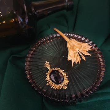 Vintage gouden hanger met granaat (Hanger of bedel), Ophalen of Verzenden, Gebruikt, Goud, Overige merken