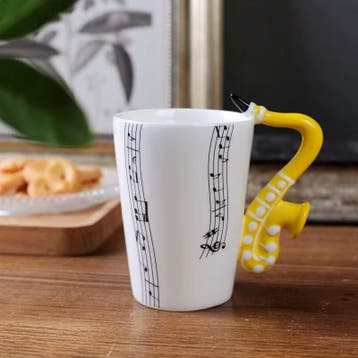 Keramiek mok Saxofoon geel (Muziek, Mokken), Ophalen of Verzenden, Nieuw
