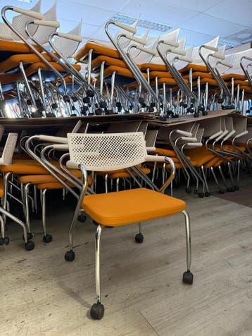 200x Vitra Visaroll 2 Verrijdbare Vergaderstoel (Visavis), Verzenden, Oranje, Zo goed als nieuw, Bureaustoel