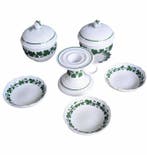 Meissen - Schotel (6) - Porselein - Druivenbladerenpatroon