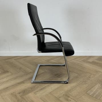 ahrend 350 Design vergaderstoel met hoge rug en slede frame,, Ophalen of Verzenden, Gebruikt, Leer, Eén