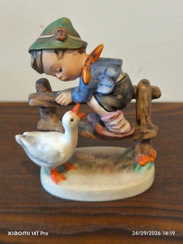 Hummel - Beeldje - Boy and duck - Keramiek, Antiek en Kunst